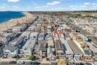 Charming Courtyard and Gourmet Kitchen - Beautiful Coastal Escape