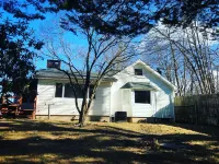Waterfront Oasis w/ Great Views, 5 Beds & Deck over the Creek! Hotels in Ulster