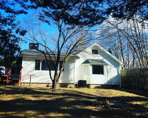 Waterfront Oasis w/ Great Views, 5 Beds & Deck over the Creek! Hotels in Ulster