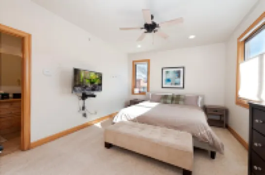 Scenic Views and Convenient Trolley Access - Elegant Retreat