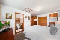 Tranquil Retreat with Hot Tub and Rustic Charm - Cozy Escape