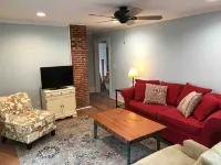 Easy Access to Downtown and Beach Parking - Charming Spacious Haven