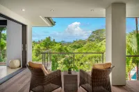 Infinity Pool and Spa Amenities - Stunning Tropical Sanctuary