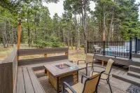 Woodland Trails and Hot Tub Retreat - Captivating Coastal Haven