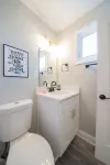 Spacious Living with Full Kitchen and Parking - Charming Coastal Retreat Hotels in Norfolk