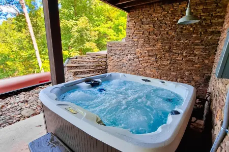 Beautiful lakefront house with full kitchen, private dock, & hot tub Отели в г. Тазуэлл