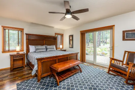 Private Hot Tub and Game Room Amenities - Spacious Cozy Retreat