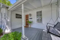 Charming Cottage Near Main with Patio&FirePit!! - Bintang 4