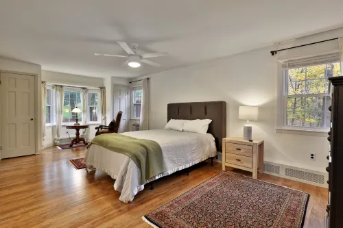 Cozy Fireplace and Lush Garden Oasis - Funky Eclectic Retreat Hotels in Chittenden