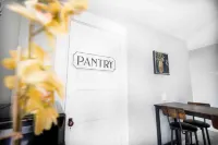 Elegant Retreat - Kitchen, Wifi, Downtown Nearby