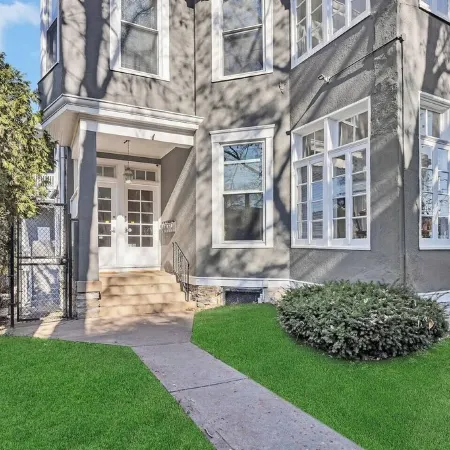 Spacious and Sunlit 2 Bedroom Near Eden Park
