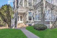 Spacious and Sunlit 2 Bedroom Near Eden Park 신시내티 동식물원 주변 호텔