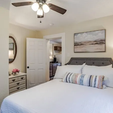 Comfy and Clean 1 Bedroom Flat in Trendy Midtown