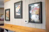 Cool cabin in Fayetteville 1 mile from downtown, Hot Tub