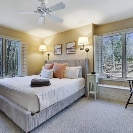 Wooded Lakeside Adventure, Walk to Dock, 4 Kid Kayaks, Screened Porch, Ping Pong