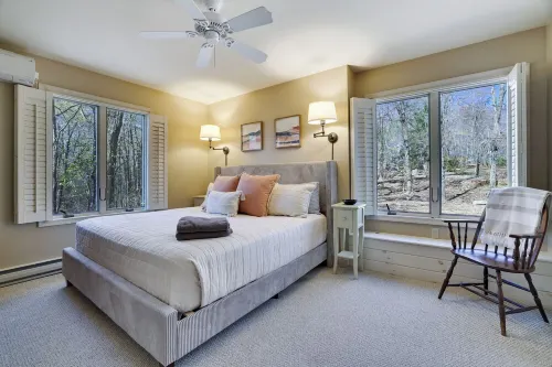 Wooded Lakeside Adventure, Walk to Dock, 4 Kid Kayaks, Screened Porch, Ping Pong