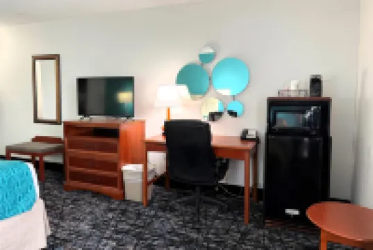 Howard Johnson by Wyndham Evansville East