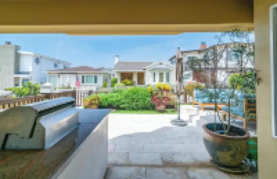 Cozy Beach Living with Large Patio & Garage Parking - Sleeps 4