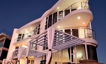 Crystal Lagoon Lodge