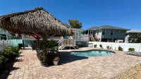 Spacious Kitchen, Tiki Hut and Relaxing Pool Area - Stylish Oasis Cycle Co Cape Coral 주변 호텔