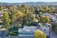 Rooftop Deck and Spacious Outdoor Areas - Elegant Haven
