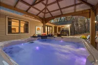 New Hot Tub and Yoga Deck Retreat - Stylish Tranquil Escape