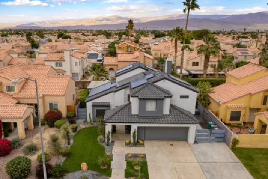 Stunning Oasis with Pool and Hot Tub - Luxury Desert Retreat