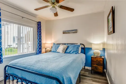 Tranquil Setting and Cozy Amenities - Charming Coastal Haven Hotels in Otter Rock
