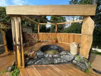 Lake View Dome Sleeps 6 -Hot Tub -Fireplace Hotels in 