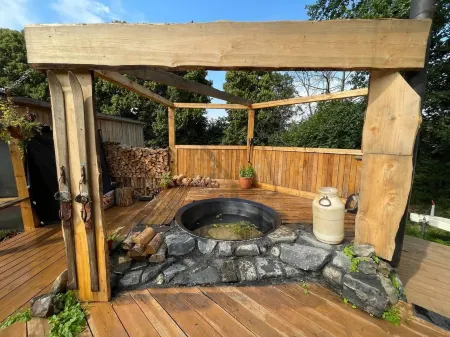 Lake View Dome Sleeps 6 -Hot Tub -Fireplace