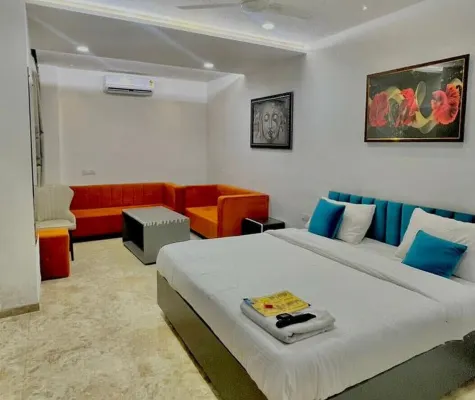 Hotel Square One, Indore