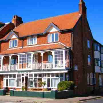 Beach Court Holiday Apartments Hotel Exterior