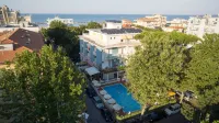 Hotel Villa dei Fiori - Sul Mare Con Piscina - Uima-altaat