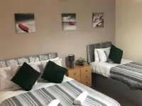 St Annes Apartment 4 - Sleeps 6 - Free Parking فنادق في Westby-with-Plumptons