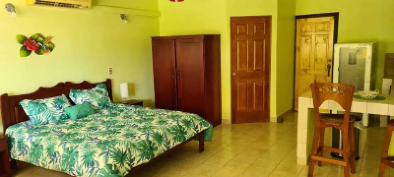 Hermosa Paradise Hotels near Coco Beach