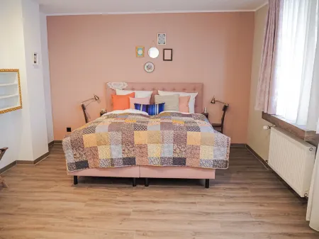 Tante Alma's Mülheimer Hotel Отели в г. Мюльхайм-на-Руре