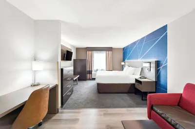 Comfort Suites Columbus Hotels near Walgreens