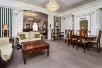 Noble Waterfront Suites Hotels in Brockville