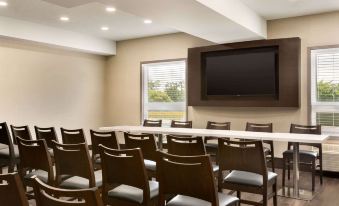 Super 8 by Wyndham Ajax/Toronto on