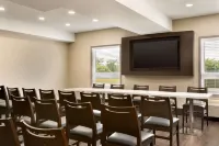 Super 8 by Wyndham Ajax/Toronto on Hotels in Pickering