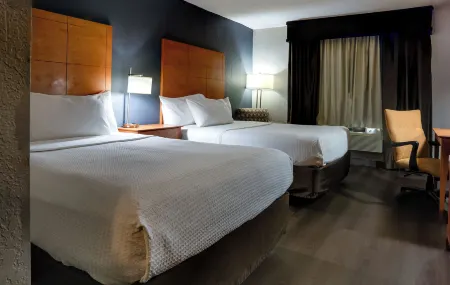 American Inn and Suites Ferndale Отели в г. Хазел Парк