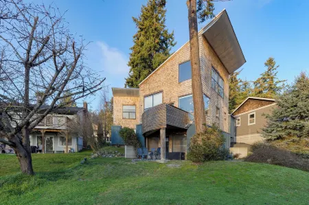 Deck Views Fire Pit Pool 3 Mins to Beach Madrona Tree Retreat by AvantStay