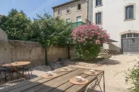 Tribus-Gites Urbains Carcassonne Hotels in Villemoustaussou