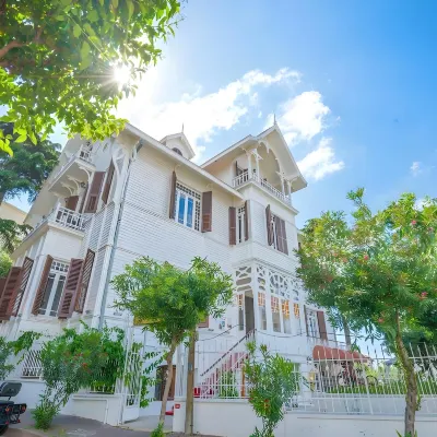 Kensington Prince's Island Historical Mansion Hotels near Burgazada Deniz Klübü