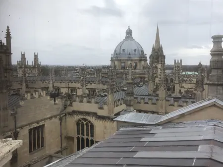 Newton House Oxford Отели рядом с достопримечательностью «Коллекция музыкальных инструментов Бэйта»