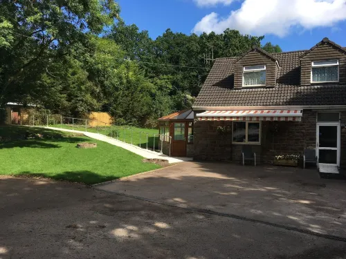 BedrockLodge Buisness Centre HolidayLets Hotels in Winterbourne