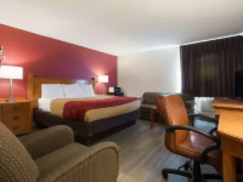 Econo Lodge Inn & Suites Hotels in Escanaba