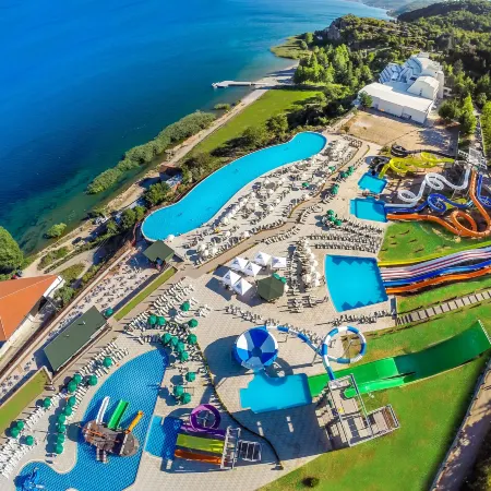 Hotel Izgrev Spa & Aquapark Отели рядом с достопримечательностью «Автостанция Охрид»