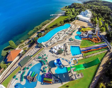 Hotel Izgrev Spa & Aquapark Отели в г. Struga