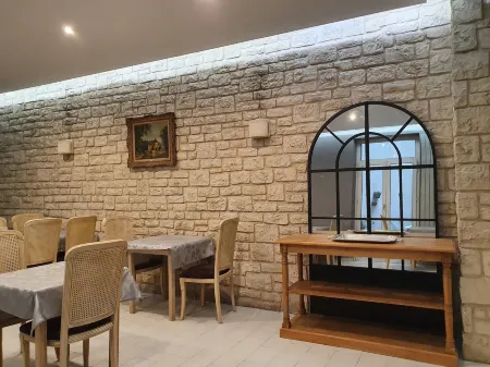 Port Royal Hotel Отели рядом с достопримечательностью «Высшая нормальная школа»